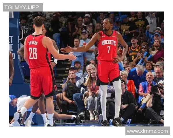 尼克斯队球员积极备战季前赛，焕发新赛季雄心壮志